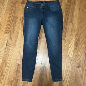 Torrid curvy skinny Jean.  Tall
